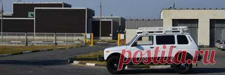 Тюнинг Нива 2131 – бюджетный и дорогостоящий методы модернизации внедорожника Приступая к тюнингу ВАЗ 2131 Нива, каждый владелец внедорожника должен выбрать один из двух вариантов. Первый метод бюджетный, он заключается в незначительных доработках двигателя и повышении комфортабельности салона. Второй вариант более дорогостоящий, он направлен на модернизацию подвески Лада 2131 4x4 для езды по бездорожью. Давайте рассмотрим, в чем заключаются оба способа улучшения ВАЗ, и чт...