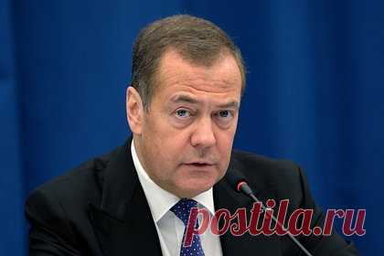 Медведев рассказал о работе в СПбГУ. Заместитель председателя Совбеза Дмитрий Медведев рассказал о работе в Санкт-Петербургском государственном университете (СПбГУ). По его словам, во времена преподавания сдать ему экзамен или зачет было непросто. Он добавил, что некоторые студенты приходили на пересдачи много раз.