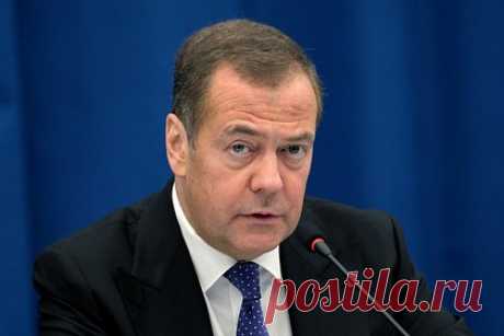 Медведев рассказал о работе в СПбГУ. Заместитель председателя Совбеза Дмитрий Медведев рассказал о работе в Санкт-Петербургском государственном университете (СПбГУ). По его словам, во времена преподавания сдать ему экзамен или зачет было непросто. Он добавил, что некоторые студенты приходили на пересдачи много раз.