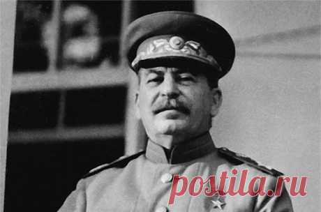 Зачем Сталин включил Донбасс в Украину Роль Сталина в национально-государственной политике большевиков была значительна ещё до того, как Сталин стал полновластным руководителем Советского государства. Границы почти всех советских национально-государственных образований были определены ещё в 1920-е годы. Сталин же с 26 октября (8 ноября) 1917 года бессменно занимал пост наркома по делам национальностей РСФСР. Наркомат национальностей был упразднён в 1924 году, но слово Стал...