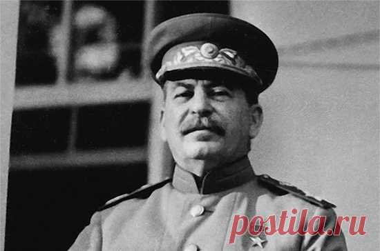 Зачем Сталин включил Донбасс в Украину Роль Сталина в национально-государственной политике большевиков была значительна ещё до того, как Сталин стал полновластным руководителем Советского государства. Границы почти всех советских национально-государственных образований были определены ещё в 1920-е годы. Сталин же с 26 октября (8 ноября) 1917 года бессменно занимал пост наркома по делам национальностей РСФСР. Наркомат национальностей был упразднён в 1924 году, но слово Стал...