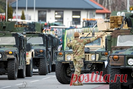 Рост числа американских военных у российских границ оценили. Рост американских военных контингентов в Европе и смена доктрины Североатлантического альянса означает, что в Европе возродилось блоковое военно-политическое противостояние НАТО и России. О возвращении к временам холодной войны заявил эксперт клуба «Валдай» Дмитрий Суслов.