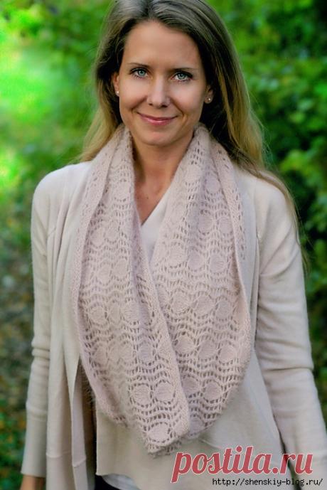 Ажурный шарф-хомут спицами «Облачко»