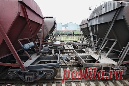 В России резко подорожала аренда вагонов для перевозки зерна. С началом уборки нового урожая ставки аренды зерновозов на российском рынке превысили отметку в четыре тысячи рублей за вагон. По итогам сентября 2023 года показатель вырос еще на 25 процентов. Ситуация усугубляется дефицитом автотранспорта, пришли к выводу аналитики Информационного центра операторов.