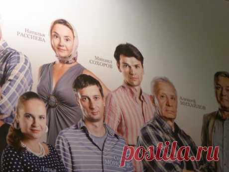 Новые фотографии актеров театра в фойе — NashTeatr.com