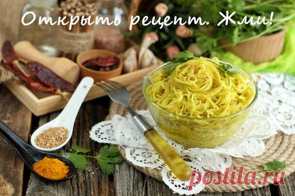 МАРИНОВАННЫЕ КАБАЧКИ «СПАГЕТТИ»

В последнее время такие рецепты приобрели огромную популярность в кулинарии и в ресторанном деле. Наверняка и в сети вы встречали рецепты «фальшивых» блюд, например, десерт в виде цветочного горшка, торт, напоминающий лукошко с красной икрой, или печенье а-ля яичница-глазунья. Существует очень много вариаций на эту тему, фантазий домашних кулинаров и шедевров профессиональных поваров… А сегодня и мы хотели бы представить вам рецепт спагетти...