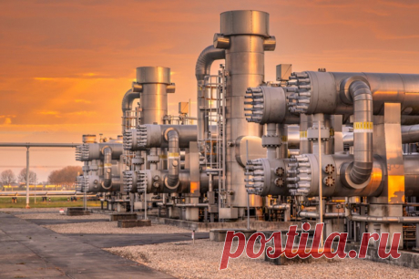 Зачем смешивают две отрасли? Налоговая нагрузка на нефтянку доходит до 90%. Никакого снижения поступления в бюджет нефтегазовых доходов нет. Наоборот — идёт рост взимания налогов с нефтяной отрасли России, считает доцент Финансового университета при правительстве России Леонид Крутаков.