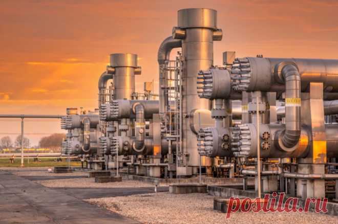 Зачем смешивают две отрасли? Налоговая нагрузка на нефтянку доходит до 90%. Никакого снижения поступления в бюджет нефтегазовых доходов нет. Наоборот — идёт рост взимания налогов с нефтяной отрасли России, считает доцент Финансового университета при правительстве России Леонид Крутаков.