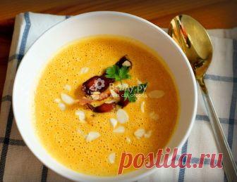 Рецепт приготовления крем-супа из тыквы с беконом Тыквенный крем-суп с беконом и чесночком имеет нежный приятный вкус и необыкновенный аромат. Суп из тыквы очень сытный, но является диетическим блюдом