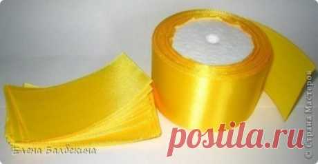 Яркая роза из лент