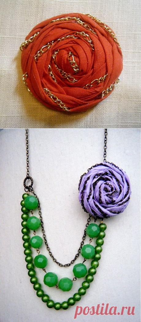 Цветы из крученной ткани с цепочкой.