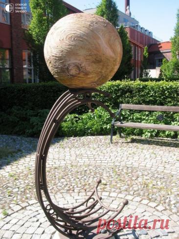 Самая большая в мире модель солнечной системы Чтобы увидеть самую большую в мире модель Солнечной системы, нужно объехать половину Швеции. Модель солнечной системы в Швеции является самой большой моделью в мире, она построена в масштабе 1:20 миллионам и распростерлась на всю длину страны. Солнце здесь представлено самым большим...