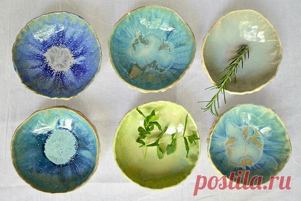 5 видов рукоделия, на которых можно заработать | Милая Я Вы наверняка уже слышали, что работа на дому может стать источником дополнительного дохода. Вы тоже хотите заниматься любимым делом и приносить пользу, но вам не хочется плести браслеты из бисера и вышивать картины крестом? Предлагаем несколько популярных видов ручной работы, которыми способен овладеть почти каждый. Приносить деньги может любое хобби, примеров заработка на рукоделии - великое множество. Как заработат...