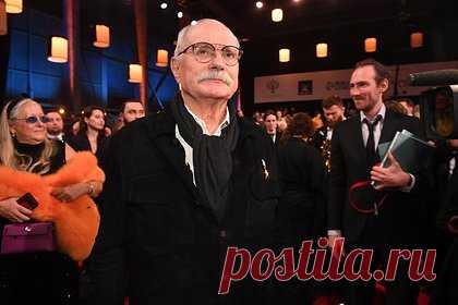 Михалков заявил об истерике «сильных мира сего» от его YouTube-канала. Российский кинорежиссер Никита Михалков заявил, что его программа «Бесогон», выходящая на YouTube-канале, вызвала истерику у «сильных мира сего» по ту сторону Атлантического океана, и поэтому была заблокирована. По его мнению, в программе он говорит правду, необходимую людям, а ее блокировка лишь подогревает интерес.