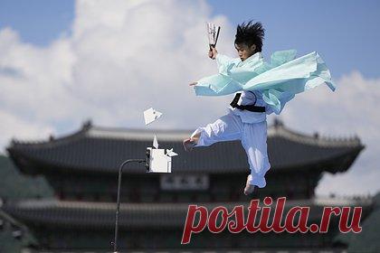 Южная Корея пригрозила России санкциями. Южная Корея может ввести санкции против России за военное сотрудничество с КНДР, пригрозил глава южнокорейского МИД Пак Чин. По словам главы ведомства, Сеул внимательно следит за тем, какие обсуждения ведутся и есть ли реальное сотрудничество между Москвой и Пхеньяном.