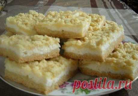 Творожное пироженое.