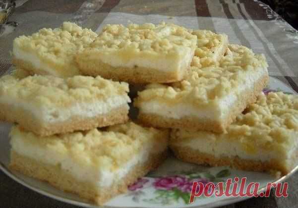 Творожное пироженое.