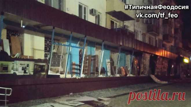 Увеличилось число пострадавших при атаке на Феодосию. Число пострадавших при ночной атаке Вооруженных сил Украины на Феодосию увеличилось до четырех, еще одного человека спасти не удалось. Об этом сообщил РИА Новости замначальника главного управления МЧС России по Крыму Игорь Скуртул. Все ...