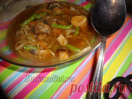 Грибной суп с кислой капустой | Диета Дюкана

Лесные грибы мороженные – 150-200 г,
шампиньоны свежие 7-9 шт.,
капуста квашеная с рассолом – 100-150 г,
фасоль стручковая мороженная – 50-70 г,
вода - 2 литра,
перец душистый, лавровый лист.