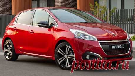Смотри! Peugeot 208 2018 года Впервые супермини Peugeot 208 был продемонстрирован французским брендом в 2012 году, еще тогда автомобиль похвастался дразнящим сочетанием стильного внешне