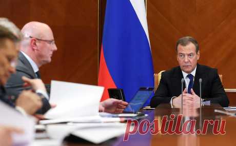 Медведев призвал не брать в плен диверсантов и «уничтожать как крыс». С прошлого дня в Белгородской области продолжается контртеррористическая операция. Киев отверг прямое отношение к ситуации, но Медведев украинским властям не поверил