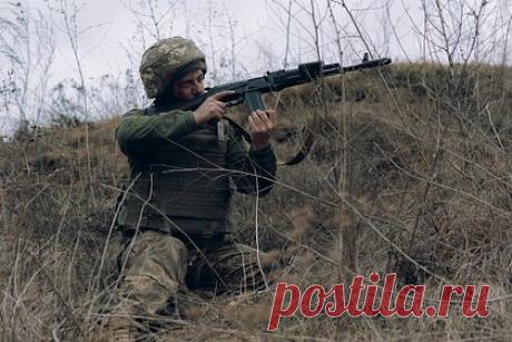 В Киргизии сообщили о подрыве моста таджикскими военными. Министерство транспорта и коммуникаций Киргизии обвинило таджикских солдат в том, что те подорвали 36-метровый мост, установленный на реке Ак-Суу. Помимо этого в ведомстве рассказали об оставленной в зоне боевых действий дорожно-строительной технике, которую в настоящий момент невозможно эвакуировать.