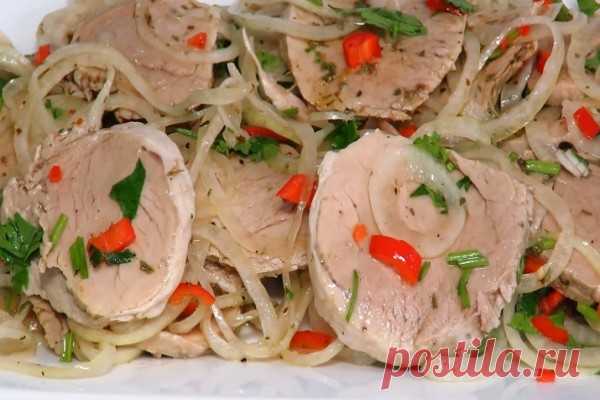 Супер закуска из мяса и маринованного лука 
Сочная мясная закуска с маринованным луком съедается моментально! Мясо такое ароматное, что аппетит просыпается сразу. Оно сочное, с кисло-сладким вкусом – просто Божественное. А вприкуску с хрустящи…