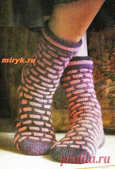 Носки с объемным узором в стиле кантри