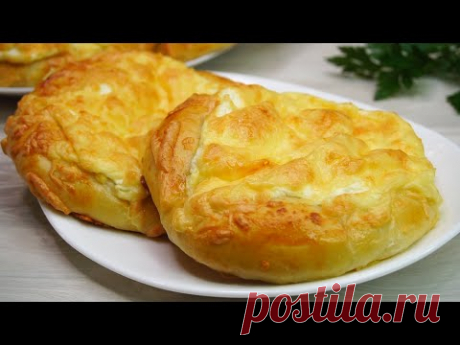 Всего 2 столовые ложки сметаны и тесто будет  невесомым и мягким мягким.
