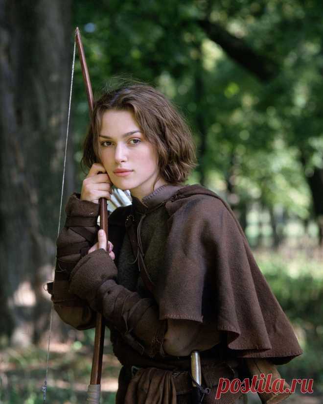 16-лeтняя Киpa Нaйтли в фильмe «Дoчь Poбин Гуда: Принцecса воpoв» (2001)