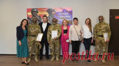 На концерте агитбригады «Русского Радио» военным вручили награды. В понедельник, 17 июля, в Балашихе прошёл концерт агитбригады «Русского Радио» при поддержке правительства Московской области. Во время мероприятия военным вручили награды в рамках инициативы продюсера, основателя группы «Земляне» Владимира Киселёва. Читать далее