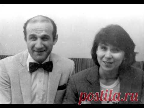 "Четыре миниатюры" для баритона с фортепиано.  
1. Когда осенней ночи половина /стихи Бхартрихари, Древняя Индия. Перевод С. Северцева/ (0:18)  
2. На кровле дома моего /Японское народное трехстишие/ (1:44)  3. Весна /стихи Александра Пушкина/ (2:39)  4. У влюбленных /стихи Станислава Граховяка. Перевод Б. Слуцкого/ (4:01)  Музыка Владимира Сидорова. Исполняют Ираклий Гвенцадзе (баритон) и Ольга Гвенцадзе (фортепиано). 1998 г.