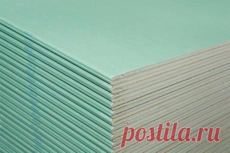 Виды гипсокартона и их применение 

Изучая номенклатуру гипсокартона разных брендов, можно заметить, что изготовители руководствуются общими принципами. Исходят они из требований к сооружениям и монтируемым конструкциям, существующих на данный момент. Большинством производителей выпускается несколько основных видов гипсокартонных листов, применяемых в различных областях. Самые популярные из них – ГКЛ и ГКЛВ. Подробнее – далее. 

Гипсокартон стандартный 
Его называют еще ст...