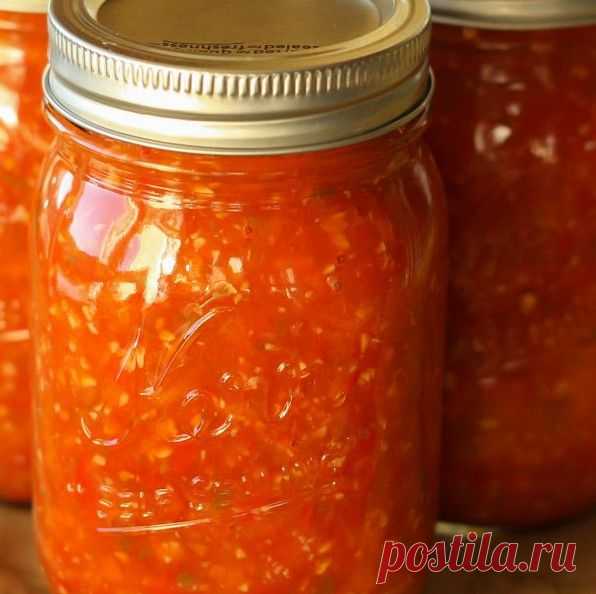 👌 Интересный вариант аджики с морковью, яблоком и болгарским перцем, рецепты с фото Сегодня мы заготовим на зиму неклассический вариант аджики. Для этого используем не только перец и помидоры, но и морковь с яблоками. Получится очень вкусный, в меру острый соус, к...