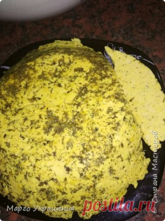 Мало молока = много вкусного и нежного сыра. Всего лишь из двух литров молока у вас получиться вот такой большой, тяжелый, вкуснющий и нежный кусочек домашнего сыра. А времени на его приготовление уйдет не более чем 20 минут! Обязательно попробуйте!)))