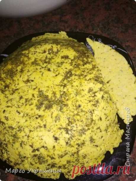 Мало молока = много вкусного и нежного сыра. Всего лишь из двух литров молока у вас получиться вот такой большой, тяжелый, вкуснющий и нежный кусочек домашнего сыра. А времени на его приготовление уйдет не более чем 20 минут! Обязательно попробуйте!)))