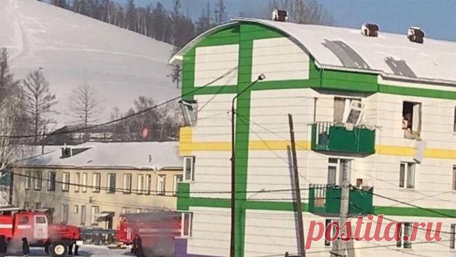 Бытовой газ взорвался в квартире многодетной семьи в Туве. В тувинском поселке Хову-Аксы Чеди взорвался бытовой газ, в момент происшествия в квартире находились четыре человека. Об этом сообщил в Telegram-канале глава республики Тыва Владислав Ховалыг. Инцидент произошел в многоквартирном доме ...
