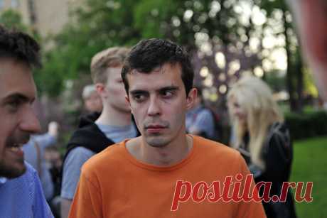 Главред The Insider заявил об обыске в его квартире. Главный редактор интернет-издания The Insider (администратор доменного имени признан в России СМИ-иноагентом) Роман Доброхотов заявил в Twitter, что в его квартиру пришла с обыском полиция. Он опубликовал три сообщения, отметив, что ему не помешает адвокат, и перестал выходить на связь.