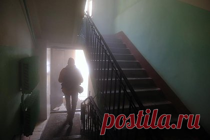 В центре Петербурга мужчина напал в подъезде на восьмилетнюю школьницу. В центре Санкт-Петербурга мужчина напал на восьмилетнюю школьницу и удерживал ее в подъезде жилого дома неподалеку от станции метро «Маяковская». Об этом сообщила «Фонтанка». По сведениям издания, горожанин вызвал сотрудников полиции к многоэтажке. Он рассказал, что незнакомец схватил его дочь и хватал ее за ноги.