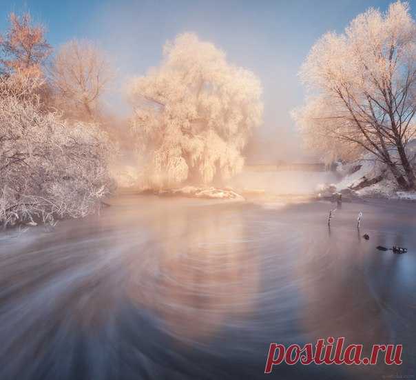 «Зимний водоворот». Река Листвянка, Рязанская область. Автор фото – Олег Буцкий: