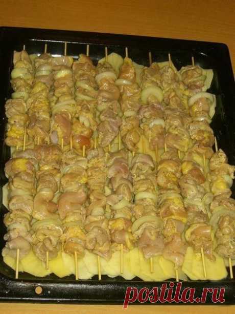 Куриный шашлык с картошкой в духовке