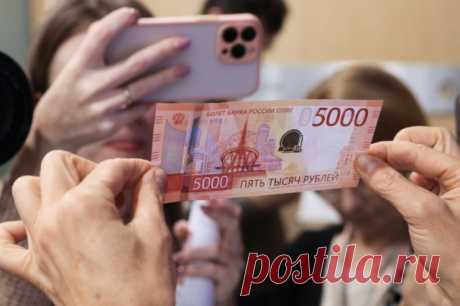 Эксперт Латышев объяснил, как в ЦБ выбирают изображения для новых банкнот. В Центробанке стремятся уйти от военных сюжетов и изображения конкретных исторических личностей.