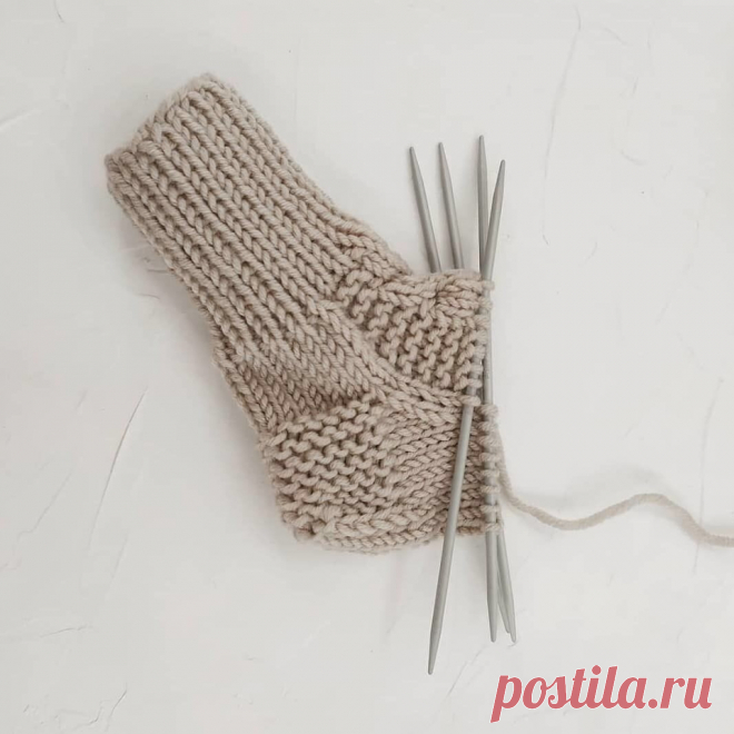 Hand-Knitted Vintage Style Baby Socks for 6-9 Months - Detailed Knitting Pattern Instructions