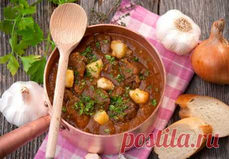 Гуляш по‑венски - Пошаговый рецепт с фото своими руками Гуляш по‑венски - Простой пошаговый рецепт приготовления в домашних условиях с фото. Гуляш по‑венски - Состав, калорийность и ингредиенти вкусного рецепта.