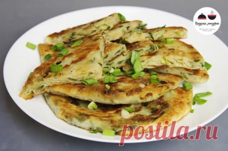 Хрустящие слоеные блинчики с зеленым луком