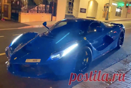 Парковщик разбил Ferrari за 212 миллионов рублей на глазах у владельца. Парковщик в Монако не сумел найти ручной тормоз в дорогом автомобиле Ferrari LaFerrari и разбил его на глазах у владельца. Когда парковщик вышел из машины, она поехала вперед и врезалась в припаркованные поблизости мопеды. Произошедшее привело владельца машины в ярость. Инцидент попал на видео.
