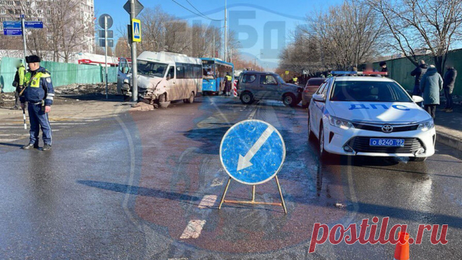 В Москве пять человек госпитализировали после ДТП с иномарками. Жители Москвы попали в больницу после аварии на востоке столицы. Об этом сообщает ГИБДД региона. Инцидент произошел на улице Сталеваров. Автомобиль марки Suzuki врезался в две иномарки, после чего наехал на мачту городского освещения. Во ...