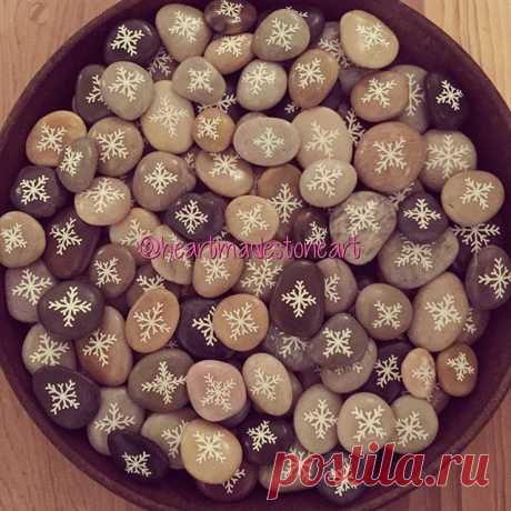 #artrocks #artstones #artshow #artshub  #christmas #christmasdecor #christmasdecorations #instaartist #iloverocks #justartshelp #loverocks #malesten #naturerocks  #naturepainting #pebbleart #paintedstone #paintedstones #paintingrocks #paintingstone #rockart #rocksrock #rockpainted #rockkindness #rockpainting #dailyartistiq #snowflake #ilovesnowflakes #letitsnow