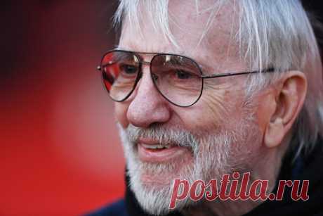 Умер режиссер Виктор Мережко. Умер народный артист России, советский и российский сценарист, режиссер и киноактер Виктор Мережко, сообщили в Союзе кинематографистов РФ. Он скончался в Санкт-Петербурге 30 января на 85-м году жизни. Причиной смерти стали осложнения после коронавируса — его легкие были практически полностью поражены.