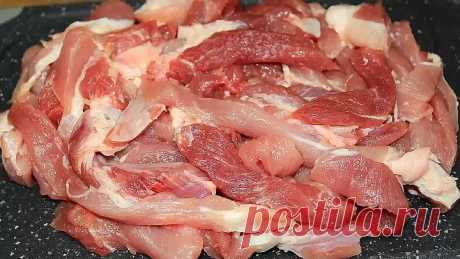 Я просто нарезала мясо на полоски! Все сложила в одну форму и ужин готов!